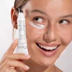 Bielenda Glaze & Glow Brightening Illuminating Eye Cream Glazed Skin Effect(Bielenda Glaze Glow Brightening Illuminating Eye Cream Glazed Skin Effect) -Roxie Cosmetics Shop bielenda glaze glow brightening illuminating eye cream glazed skin effect