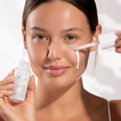 Bielenda Glaze & Glow Moisturizing Brightening Ceramic Serum Glazed Skin Effect(Bielenda Glaze Glow Moisturizing Brightening Ceramic Serum Glazed Skin Effect) -Roxie Cosmetics Shop bielenda glaze glow ceramic face serum moisturizing brightening glazed skin effect 30ml