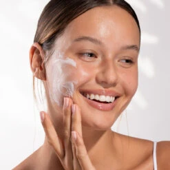 Bielenda Glaze & Glow Moisturizing Brightening Essence Milk Glazed Skin Effect(Bielenda Glaze Glow Moisturizing Brightening Essence Milk Glazed Skin Effect) -Roxie Cosmetics Shop bielenda glaze glow essence milk moisturizing brightening skin