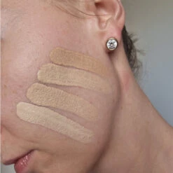Eveline Wonder Match Lumi Foundation SPF20(Eveline Wonder Match Lumi Foundation Spf20) -Roxie Cosmetics Shop eveline wonder match lumi foundation makeup 30ml swatch roxie cosmetics