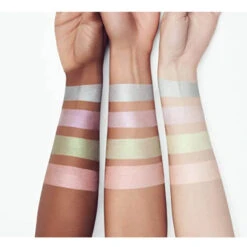 Revlon Photoready Galaxy Dream Hihglighting Palette(Revlon Photoready Galaxy Dream Hihglighting Palette) -Roxie Cosmetics Shop revlon photoready galaxy dream highlighting palette swatch