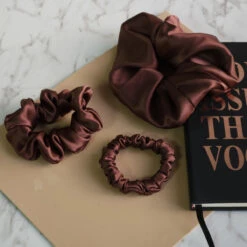 Roxie Collection Luxe 100% Mulberry Silk 30 Momme Scrunchie Chocolate Brown(Roxie Collection Luxe 100 Mulberry Silk 30 Momme Scrunchie Brown)