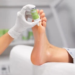 Pharm Foot OxyZone Oil Concentrated Regenerating & Soothing Oil SH.3(Pharm Foot Oxyzone Oil Concentrated Regenerating Soothing Oil Sh 3) -Roxie Cosmetics Shop victoria vynn pharm foot oxyzone concentrated oil regenerating soothing 15ml roxie cosmetics