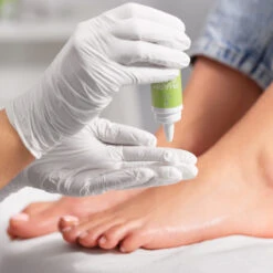 Pharm Foot OxyZone Oil Concentrated Regenerating & Soothing Oil SH.3(Pharm Foot Oxyzone Oil Concentrated Regenerating Soothing Oil Sh 3) -Roxie Cosmetics Shop victoria vynn pharm foot oxyzone concentrated oil regenerating soothing roxie cosmetics